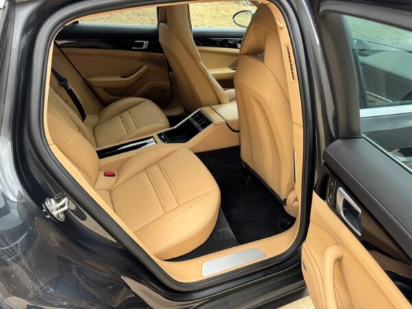 2018 Porsche Panamera 4S - Image 6