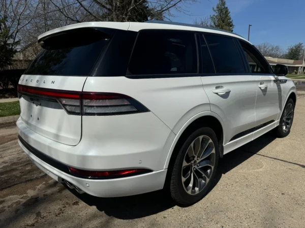 2022 Lincoln Aviator GRAND TOURING HYBIRD ENGINE AWD Leather panoramic sunroof - Image 12
