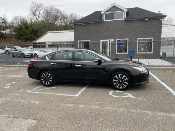 2018 Nissan Altima 2.5 S clean carfax - Image 4