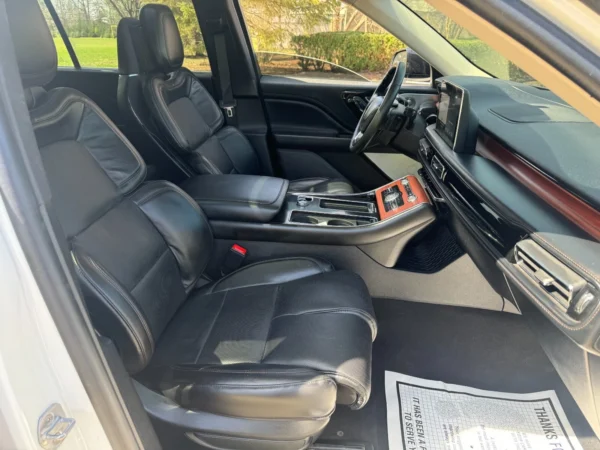 2022 Lincoln Aviator GRAND TOURING HYBIRD ENGINE AWD Leather panoramic sunroof - Image 4