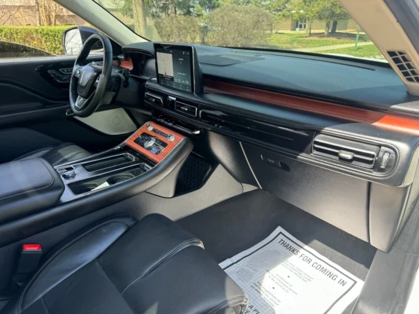 2022 Lincoln Aviator GRAND TOURING HYBIRD ENGINE AWD Leather panoramic sunroof - Image 3
