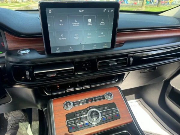 2022 Lincoln Aviator GRAND TOURING HYBIRD ENGINE AWD Leather panoramic sunroof - Image 2