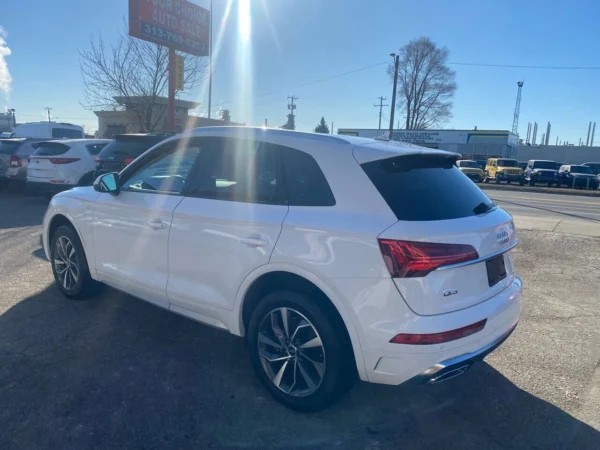 2023 Audi Q5 quattro S line Prem Plus 45 TFSI AWD Premium 4dr S - Image 2