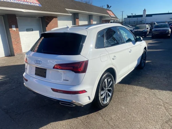2023 Audi Q5 quattro S line Prem Plus 45 TFSI AWD Premium 4dr S - Image 6