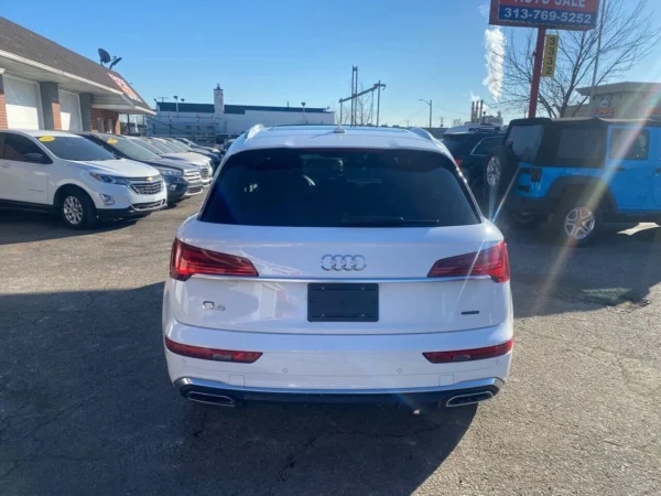 2023 Audi Q5 quattro S line Prem Plus 45 TFSI AWD Premium 4dr S - Image 5