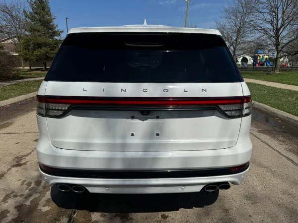 2022 Lincoln Aviator GRAND TOURING HYBIRD ENGINE AWD Leather panoramic sunroof - Image 11