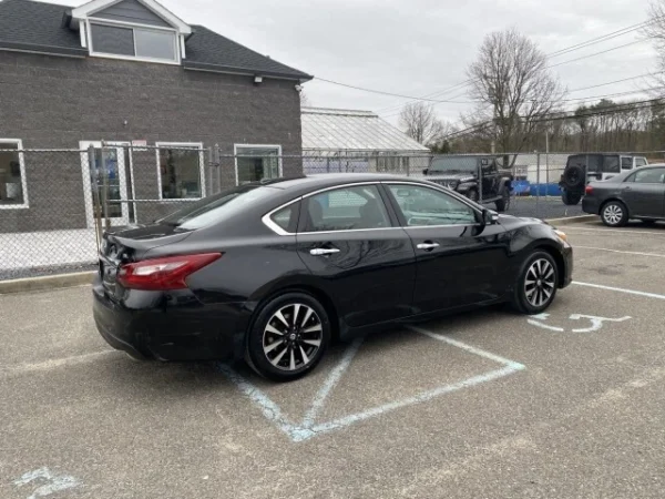2018 Nissan Altima 2.5 S clean carfax - Image 5