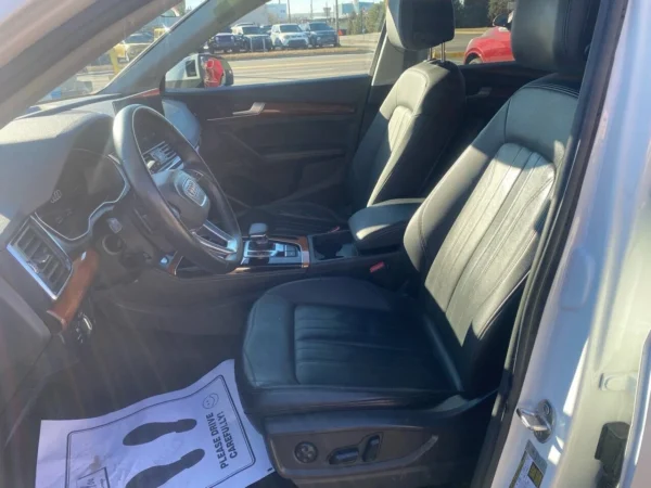 2023 Audi Q5 quattro S line Prem Plus 45 TFSI AWD Premium 4dr S - Image 4