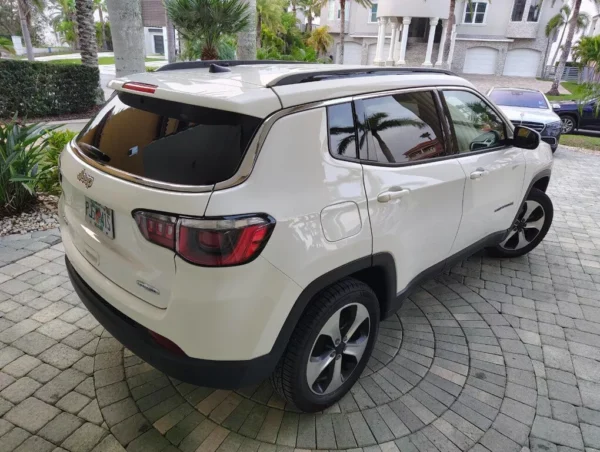 2017 Jeep Compass Latitude 4x4 SUV - Image 5