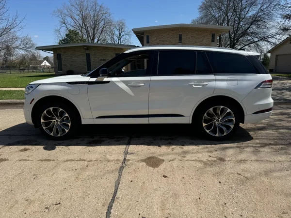 2022 Lincoln Aviator GRAND TOURING HYBIRD ENGINE AWD Leather panoramic sunroof - Image 10