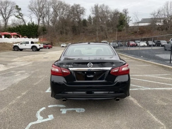 2018 Nissan Altima 2.5 S clean carfax - Image 6