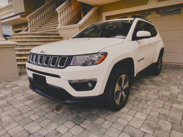2017 Jeep Compass Latitude 4x4 SUV - Image 9