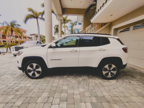 2017 Jeep Compass Latitude 4x4 SUV - Image 10