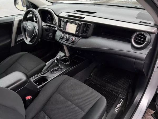 2017 Toyota RAV4 LE AWD 4dr SUV - Image 15