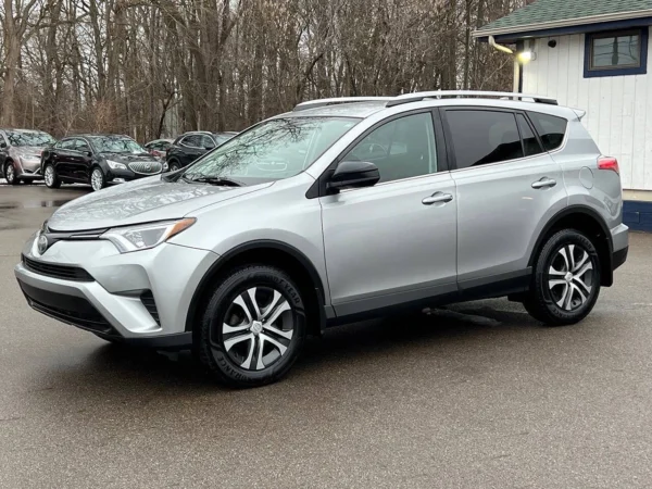 2017 Toyota RAV4 LE AWD 4dr SUV - Image 10