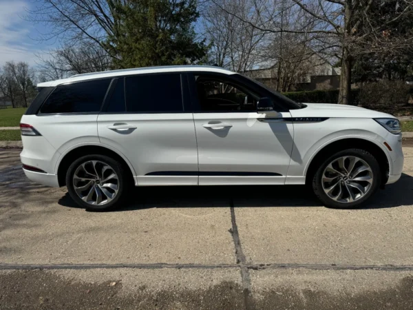 2022 Lincoln Aviator GRAND TOURING HYBIRD ENGINE AWD Leather panoramic sunroof - Image 13