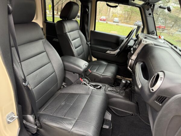 2011 Jeep Wrangler Unlimited Rubicon 4x4 - Image 8