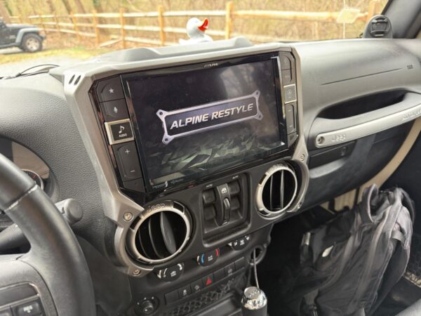 2011 Jeep Wrangler Unlimited Rubicon 4x4 - Image 14