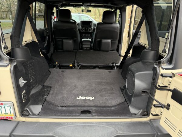 2011 Jeep Wrangler Unlimited Rubicon 4x4 - Image 10