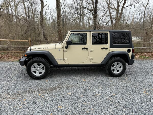 2011 Jeep Wrangler Unlimited Rubicon 4x4 - Image 19